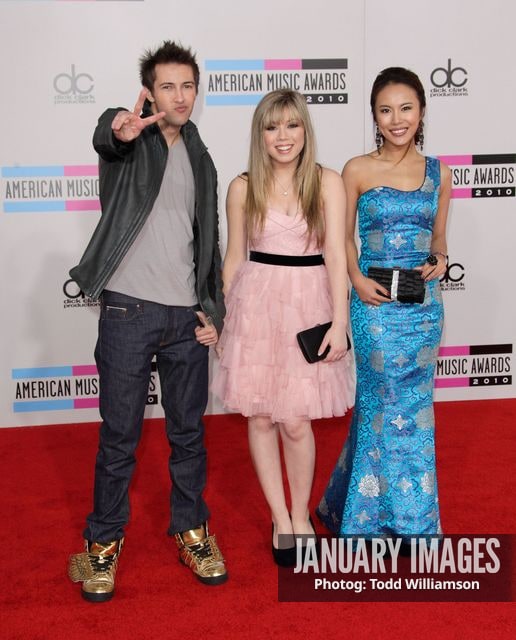LOS ANGELES, CA - NOVEMBER 21:  Guests arrive at the 2010 American Music Awards held at Nokia Theatre L.A. Live on November 21, 2010 in Los Angeles, California.  (Photo by Todd Williamson/JanuaryImages)