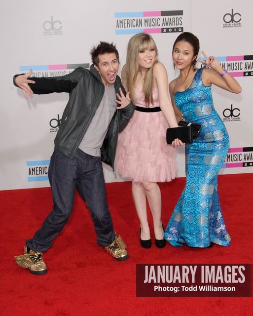 LOS ANGELES, CA - NOVEMBER 21:  Guests arrive at the 2010 American Music Awards held at Nokia Theatre L.A. Live on November 21, 2010 in Los Angeles, California.  (Photo by Todd Williamson/JanuaryImages)
