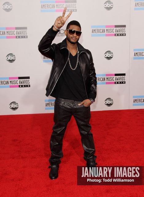 LOS ANGELES, CA - NOVEMBER 21:  Singer Usher arrives at the 2010 American Music Awards held at Nokia Theatre L.A. Live on November 21, 2010 in Los Angeles, California.  (Photo by Todd Williamson/JanuaryImages)