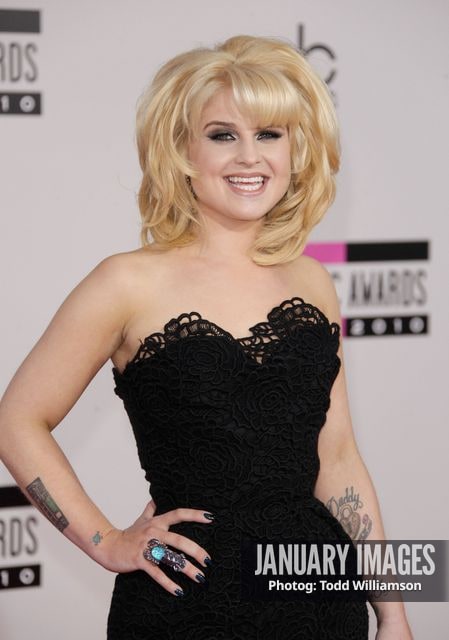 LOS ANGELES, CA - NOVEMBER 21:  TV personality Kelly Osbourne arrives at the 2010 American Music Awards held at Nokia Theatre L.A. Live on November 21, 2010 in Los Angeles, California.  (Photo by Todd Williamson/JanuaryImages)